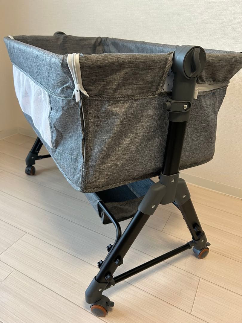 【マットレス未使用】ベビーベッド 折りたたみ式　キャスター付き