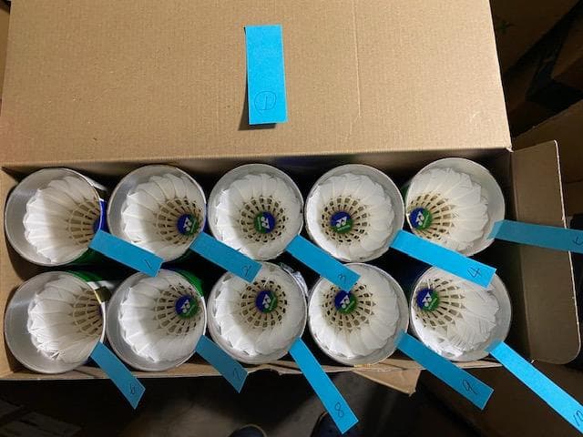 ①中古YONEXシャトルコック（ニューオフィシャル）