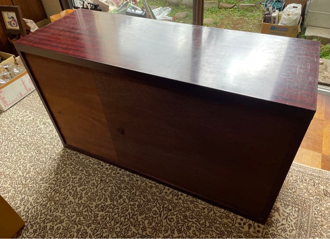 木製キャビネット ガラス扉付き