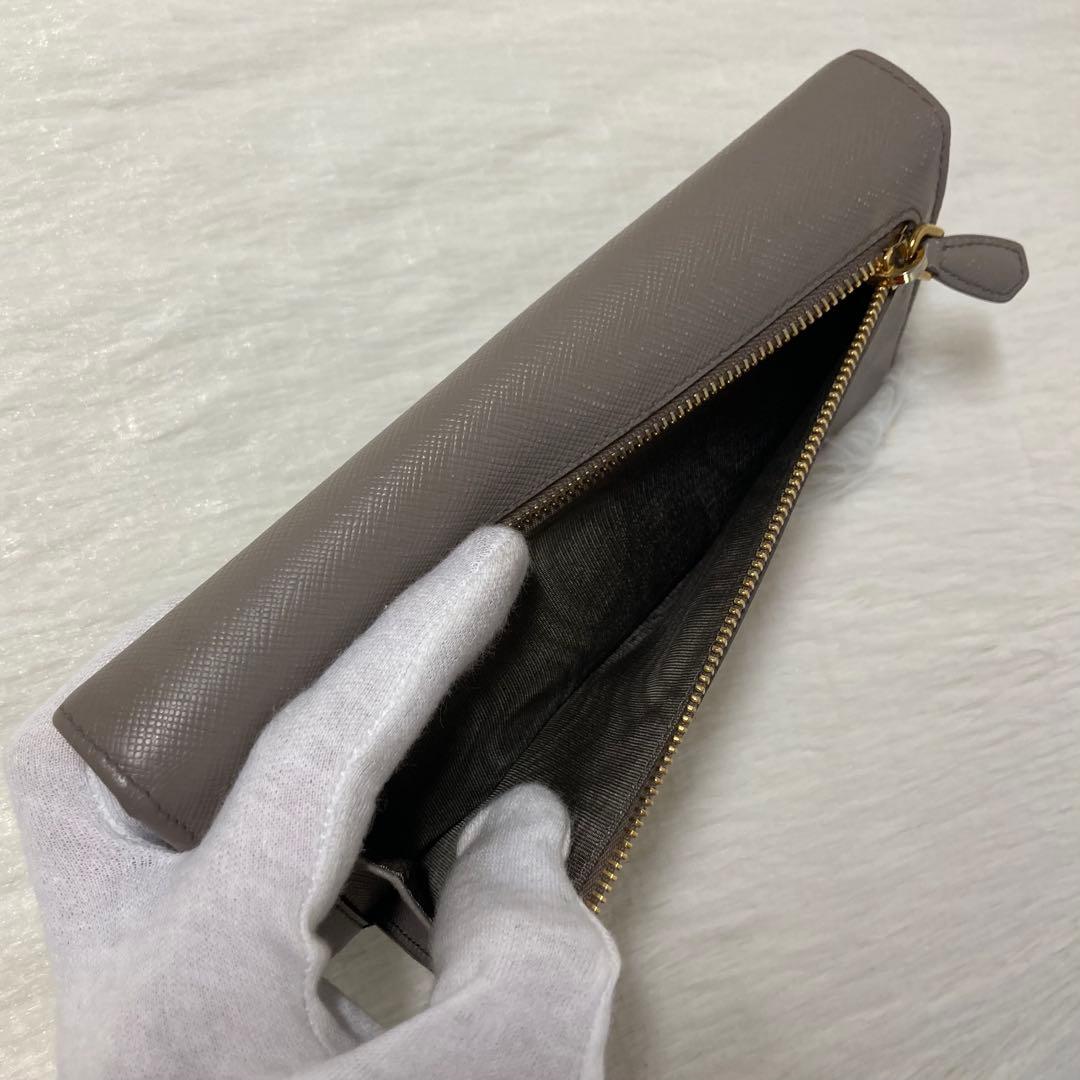 早い者勝ち　PRADA プラダ　二つ折り　長財布　グレー　ベージュ　即完売