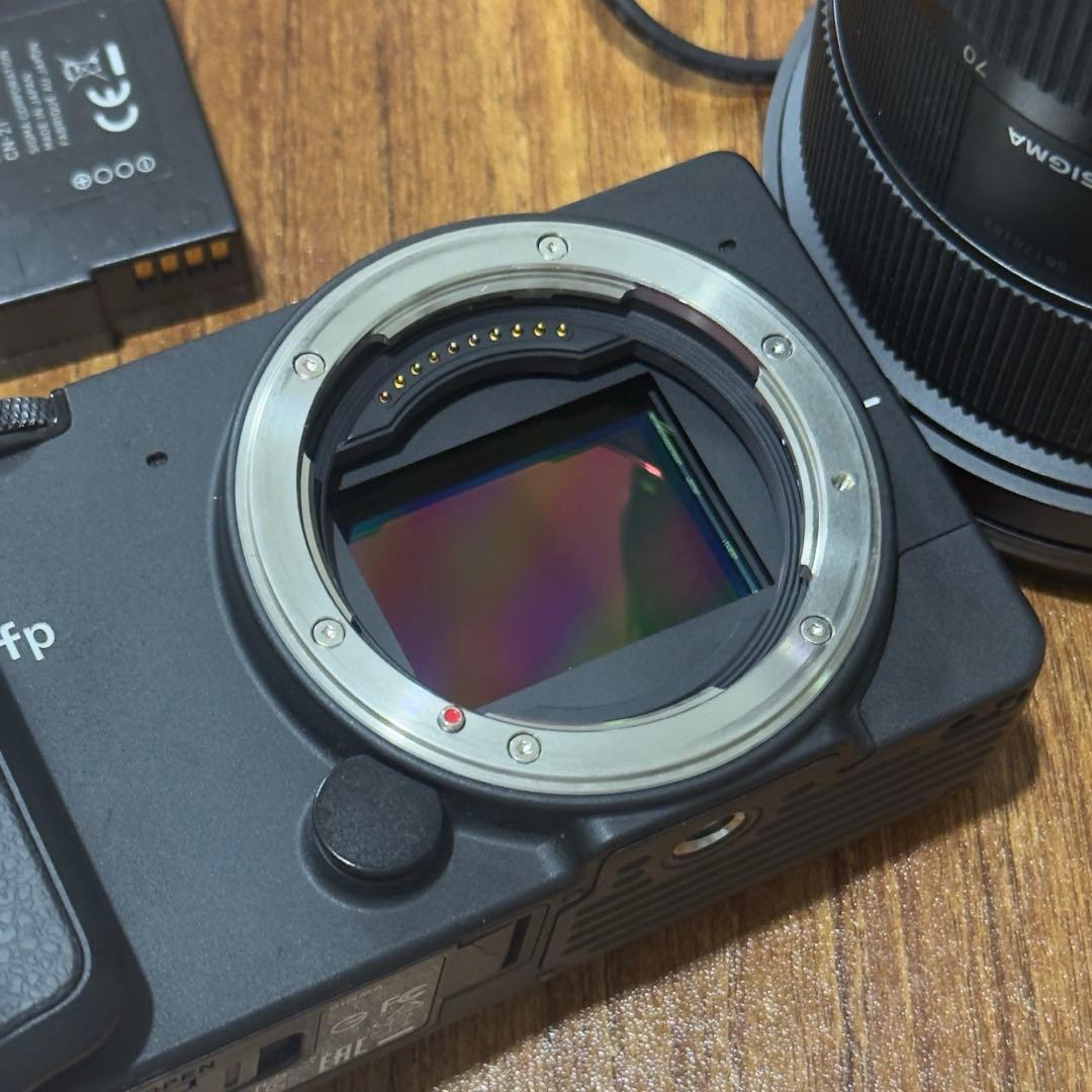 sigma fp + 24-70mm F2.8 DG DN LマウントArt