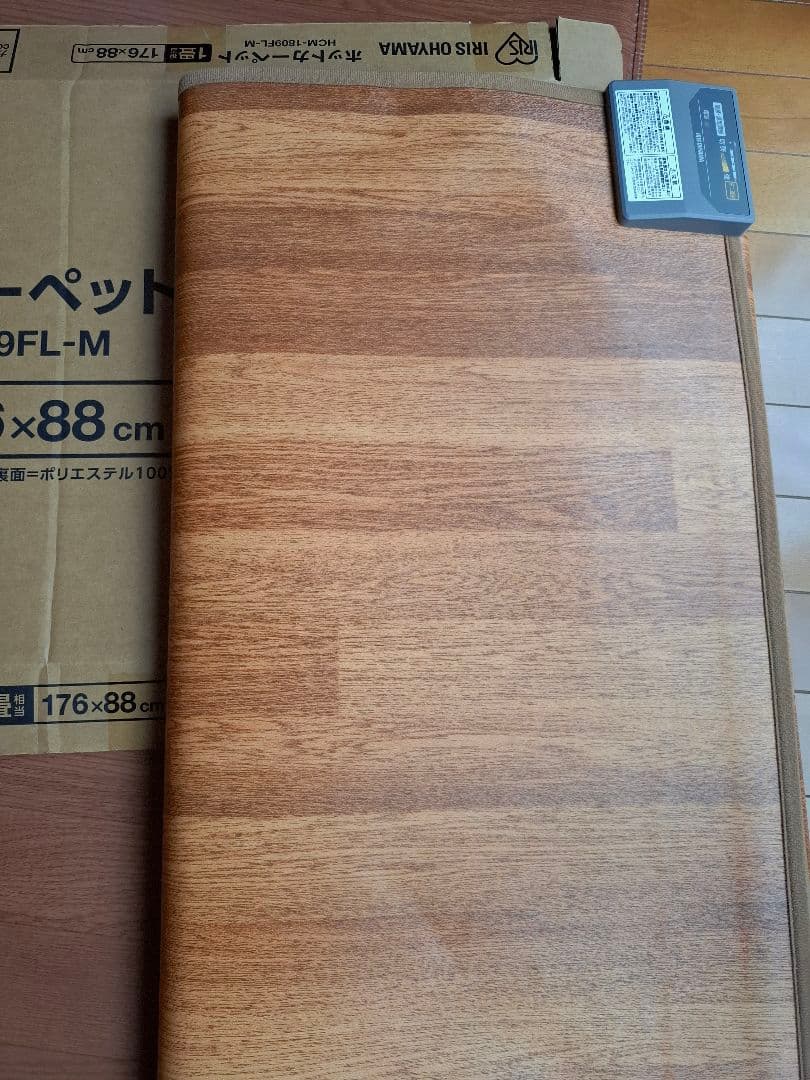 新品未使用アイリスオーヤマ　 木目調 １畳ホットカーペット 2025.11購入