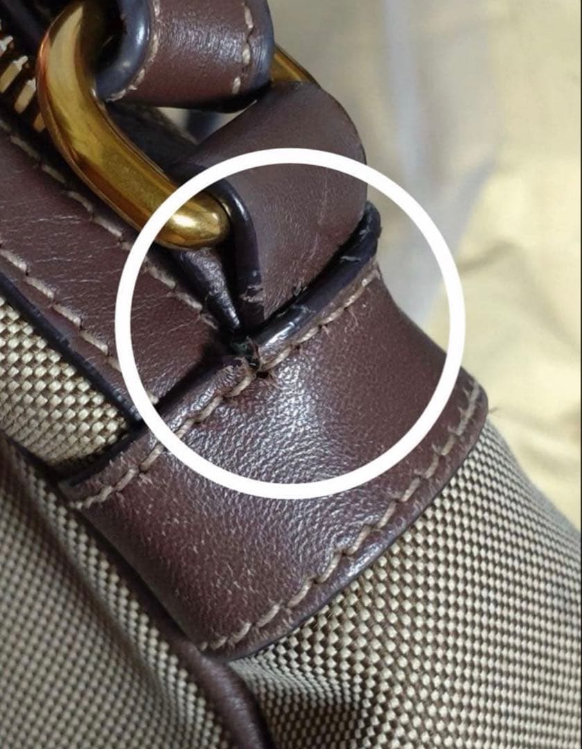 PRADA ベージュショルダーバッグ