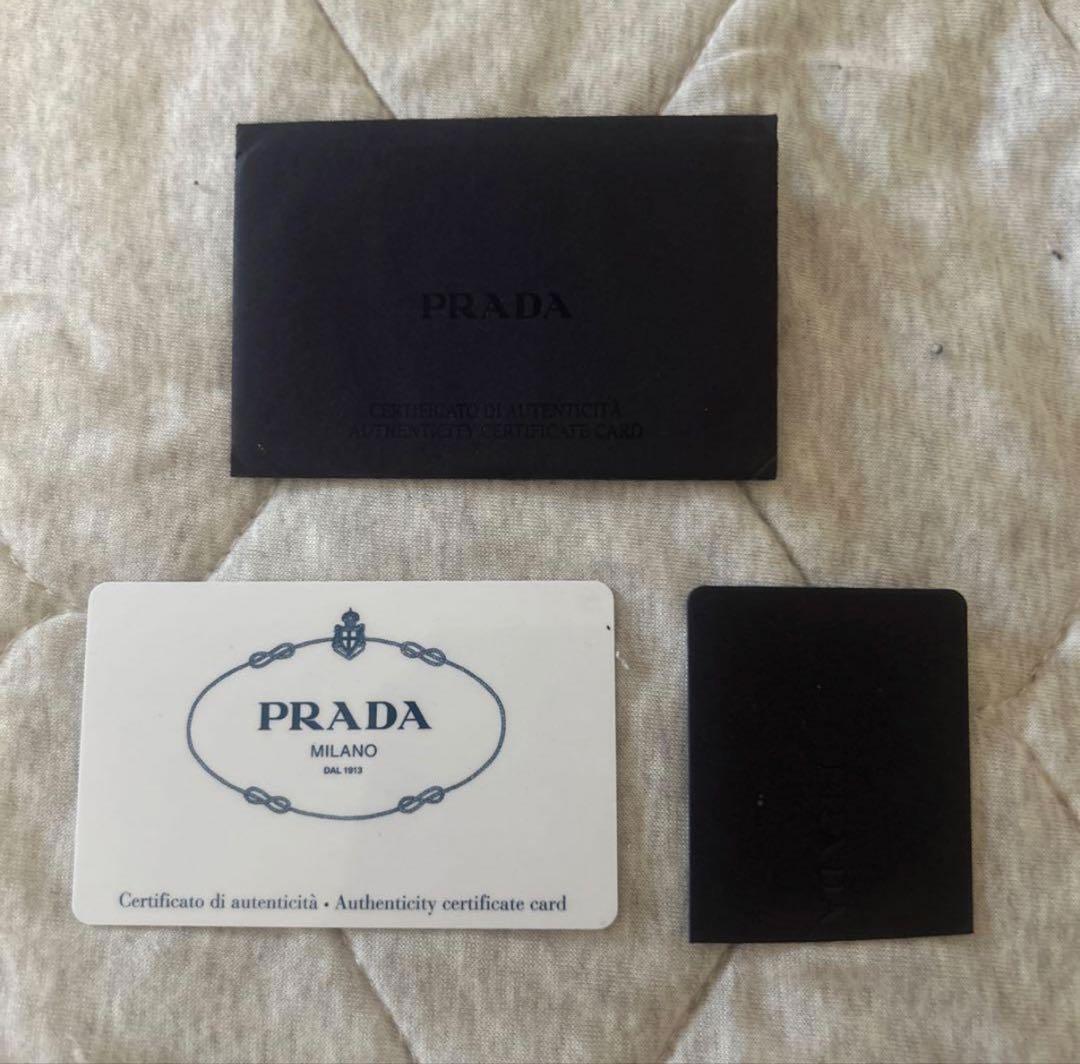 PRADA ベージュショルダーバッグ