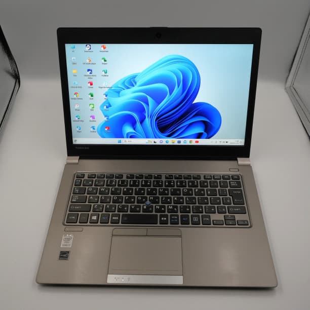 フルHD 美品★ 13 東芝 i7-5 16GB SSD256GB office