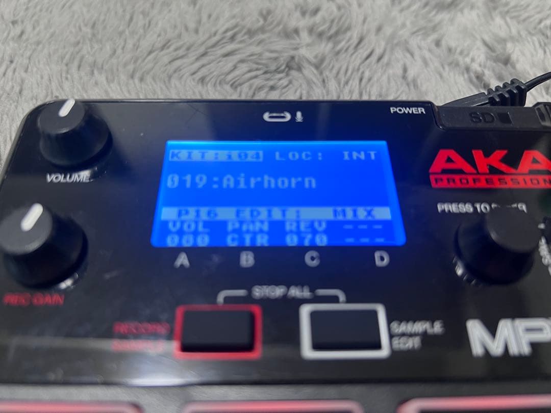 AKAI MPX16 サンプラー　16パッド×10バンク　さらにSDで増設可能