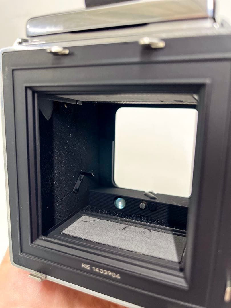 Hasselblad 503CX カメラボディとフィルムマガジンとストラップ