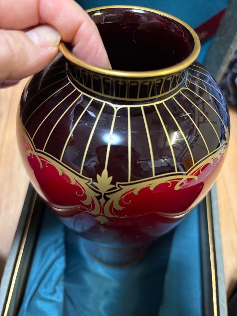 伊*宇様 Noritake 赤い花瓶　陶器　辰砂