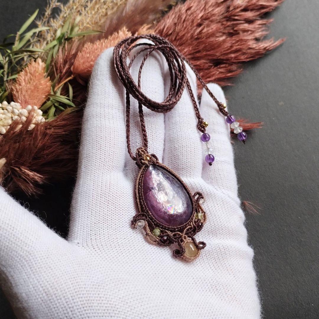 【瑠璃色】レピドライト＆ルチルクォーツのマクラメ編みネックレス　ペンダント