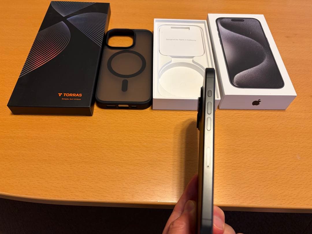 美品　iPhone15Pro 128gb TORRASケース、ガラスフィルム1枚