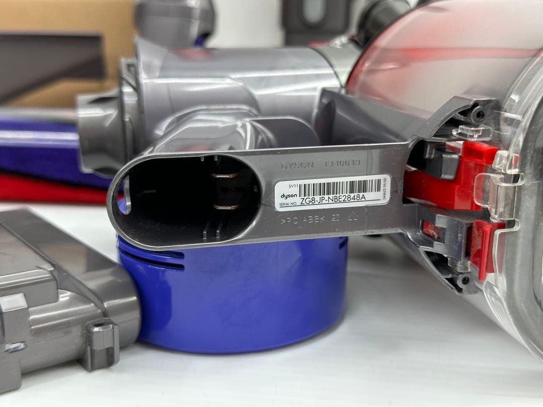 美品　ダイソン　掃除機　SV11 v7 slim 動作保証品　新品バッテリー付き