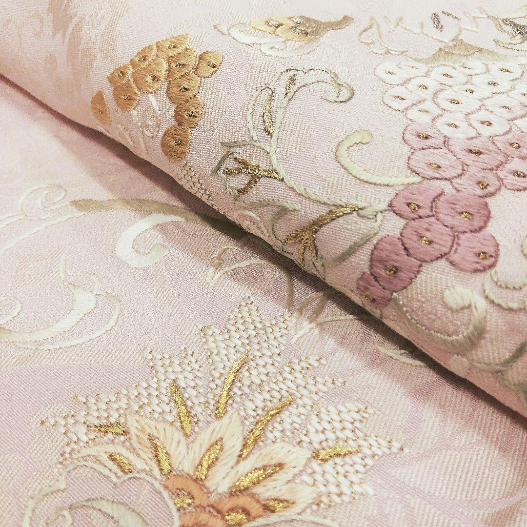 訪問着(袷)　(山口美術織物　葡萄唐草紋様　桜色系　裄68㌢)