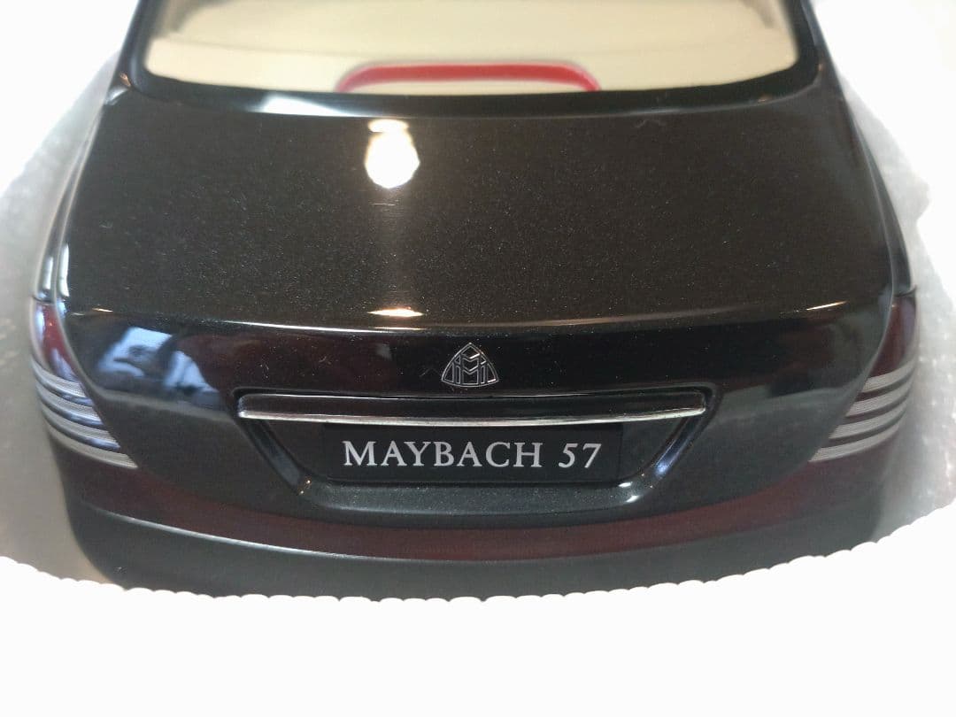【新品・未使用】AUTOart MAYBACH 57 1/18スケール