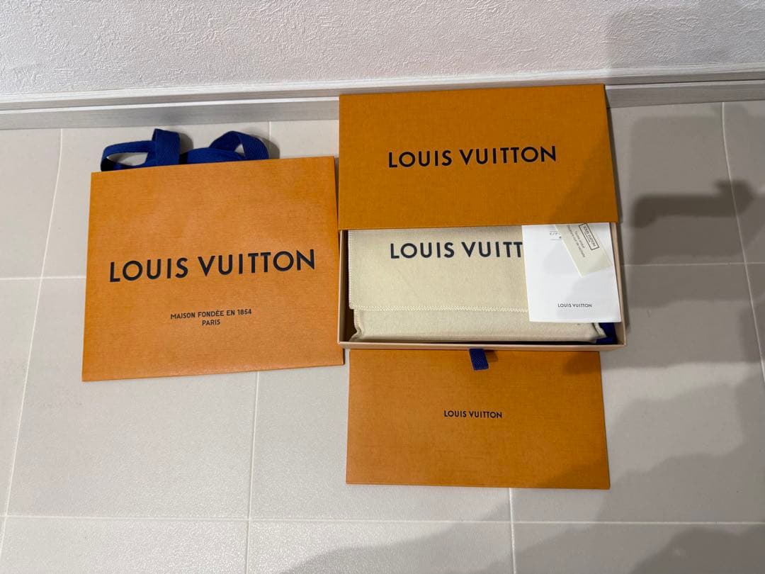 正規品 ルイヴィトン ジッピーウォレット モノグラムジャイアントリバース