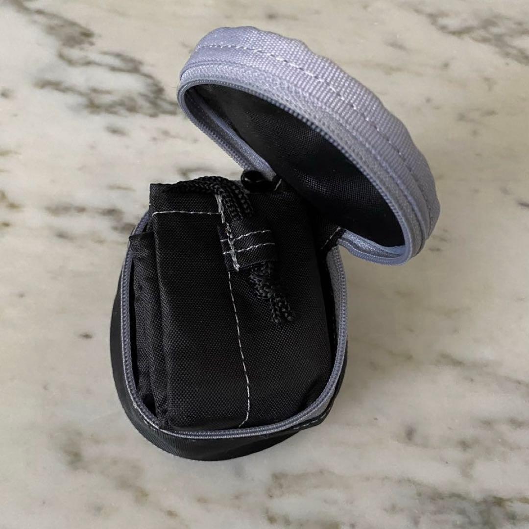 ｛VOLVO｝　ブラック水筒カバー ＆ シルバーミニチュアカー　2点セット