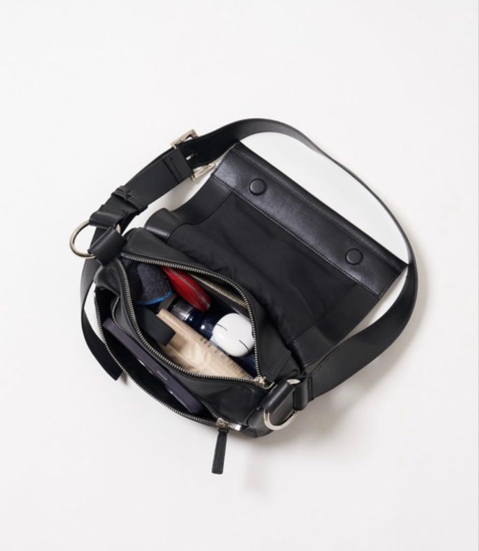 【新品未使用】ビアズリー レザーリングボディバッグ ブラック