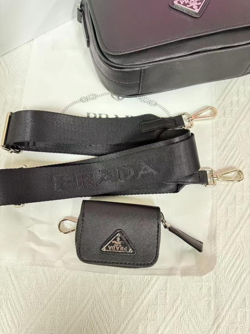 ショルダーバッグ ブラック~~