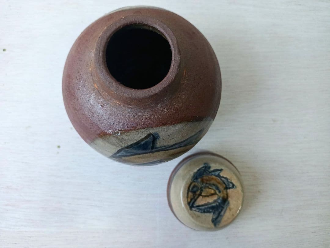 金城次郎の古い茶壺です やちむん 沖縄 魚紋