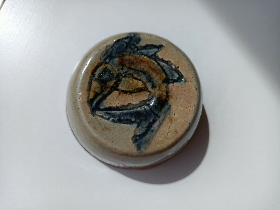 金城次郎の古い茶壺です やちむん 沖縄 魚紋