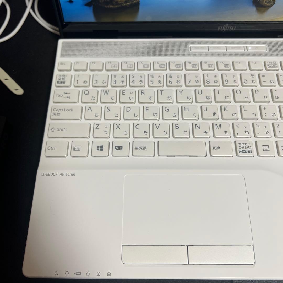 【ほぼ未使用品】富士通 LIFEBOOK AH480/H プレミアムホワイト