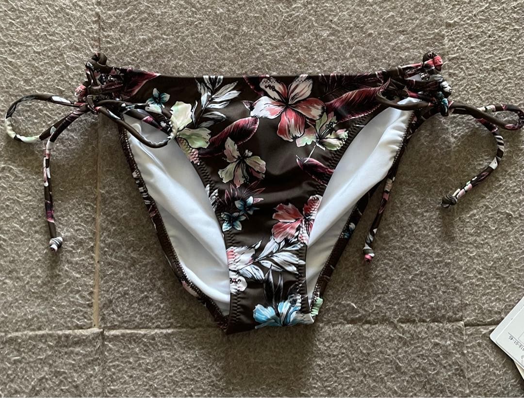 新品 タグ付き三愛水着 ビキニ 盛れる【ナチュラルアップブラ】ノンワイヤービキニ