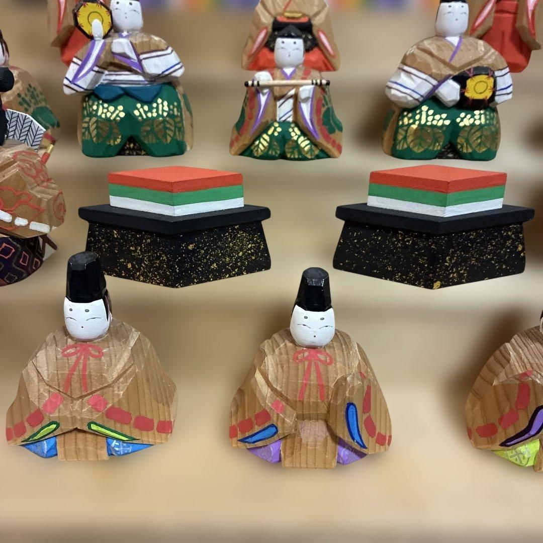 伝統的な川口神泉作、木製雛人形セット