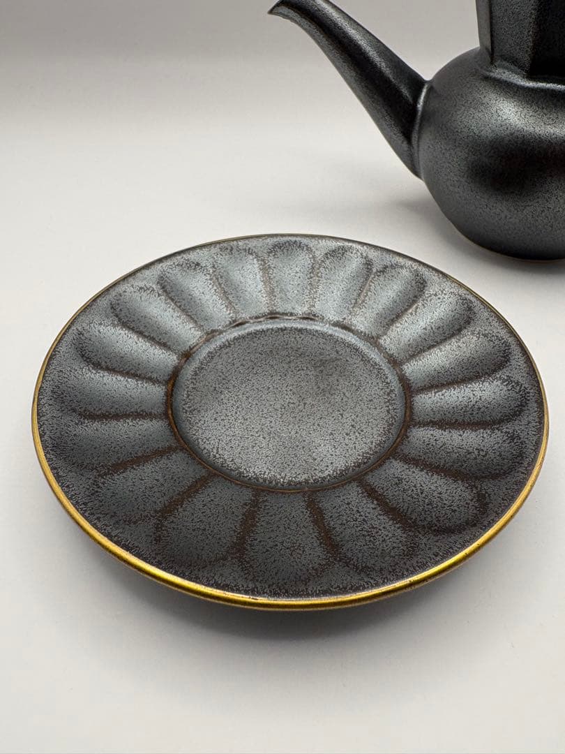 作家物 受け皿付き 陶印あり 黒釉 金縁 和モダン 茶器