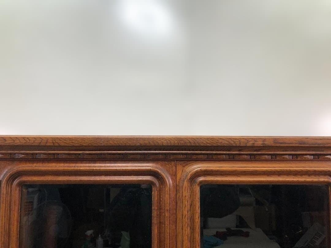 送料無料 高級家具 アンティーク調 木製ガラスキャビネット 飾り棚 251214