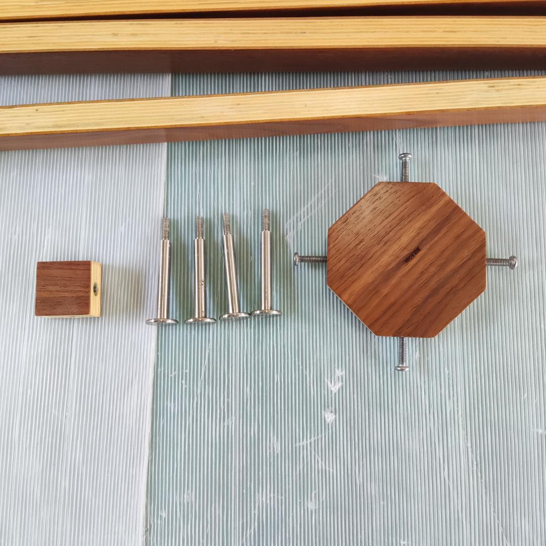 ACTUS取扱　プライウッドコートハンガー　4本脚