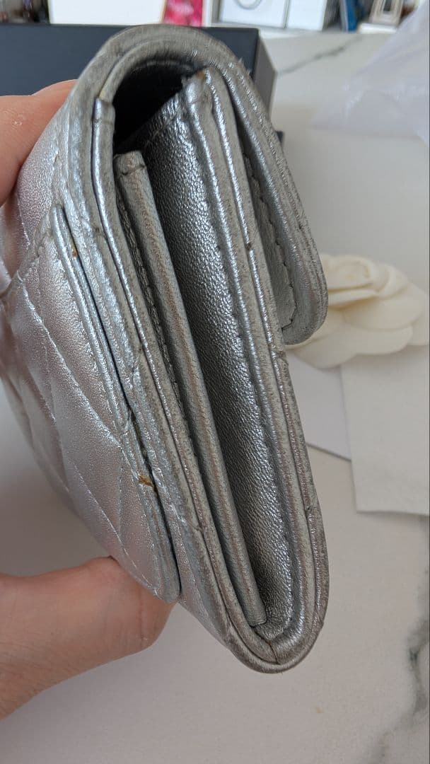 CHANEL シャネル メタリックシルバー キルティング 財布 カード 名刺