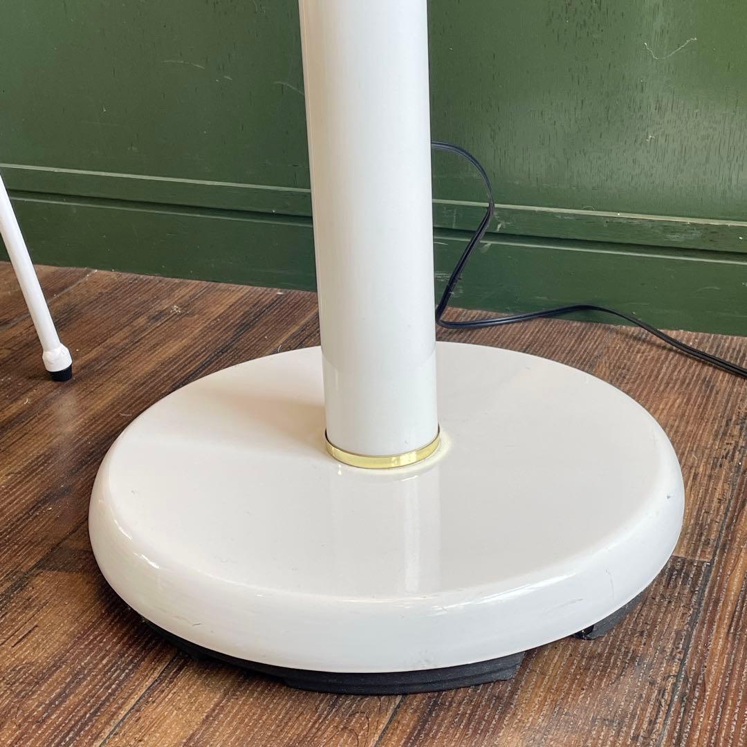 r197 クラシカルな雰囲気が素敵な花びら型シェードのフロアランプ