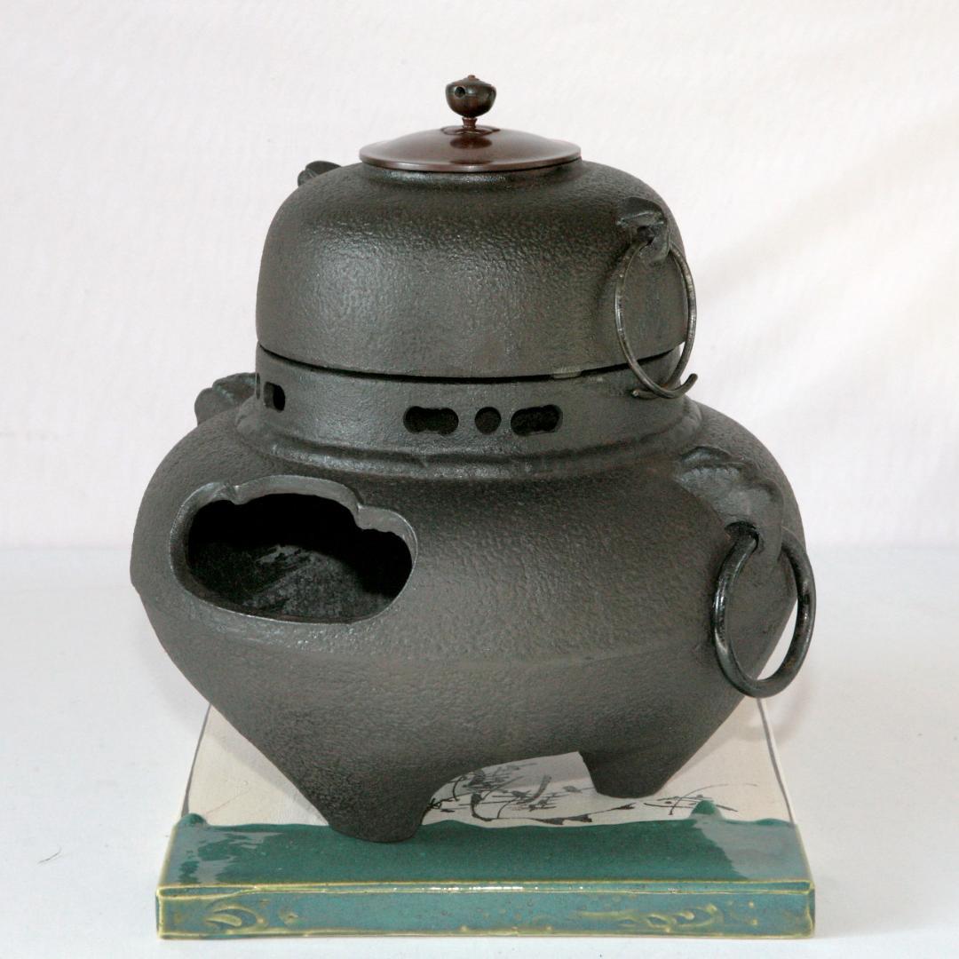 1612　鋳鉄製　茶釜　台座付き