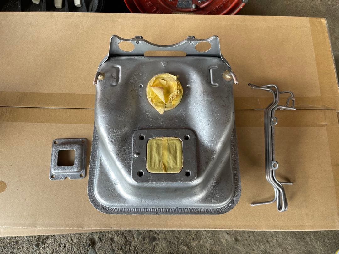 モトコンポ　タンク3個　内部錆び取り＆コーティング