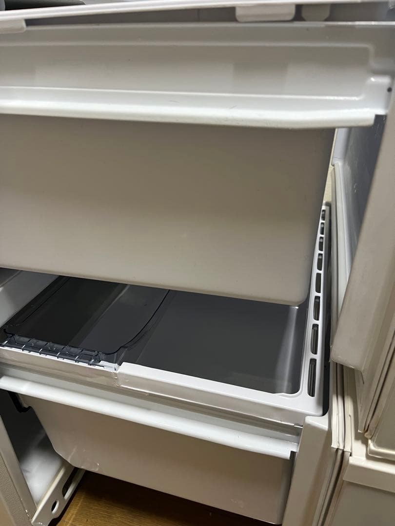 AQUAアクア　3ドア冷蔵庫 ホワイト