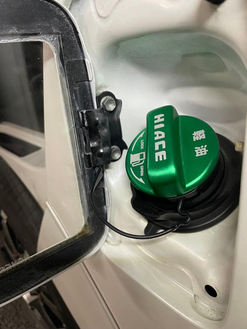 200系 ハイエース　HONEST フューエルリッドカバー　オマケ付き