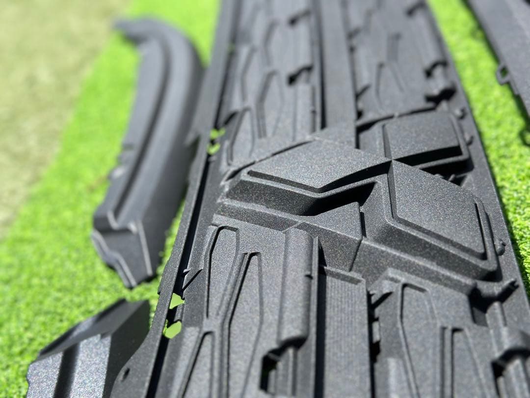 デリカd5 フロントグリル　ロアバンパー　ラプターライナー塗装　塗装後未使用