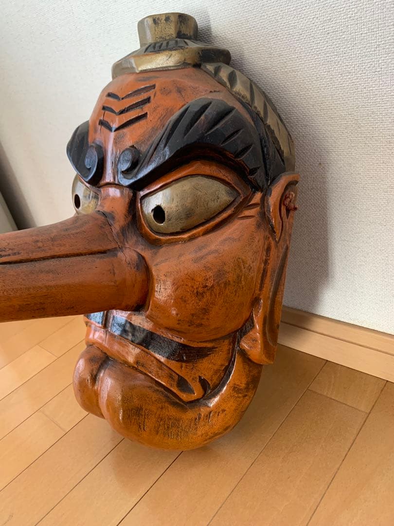 特大サイズの壁掛け　木製　天狗　漆塗 縁起物 天狗