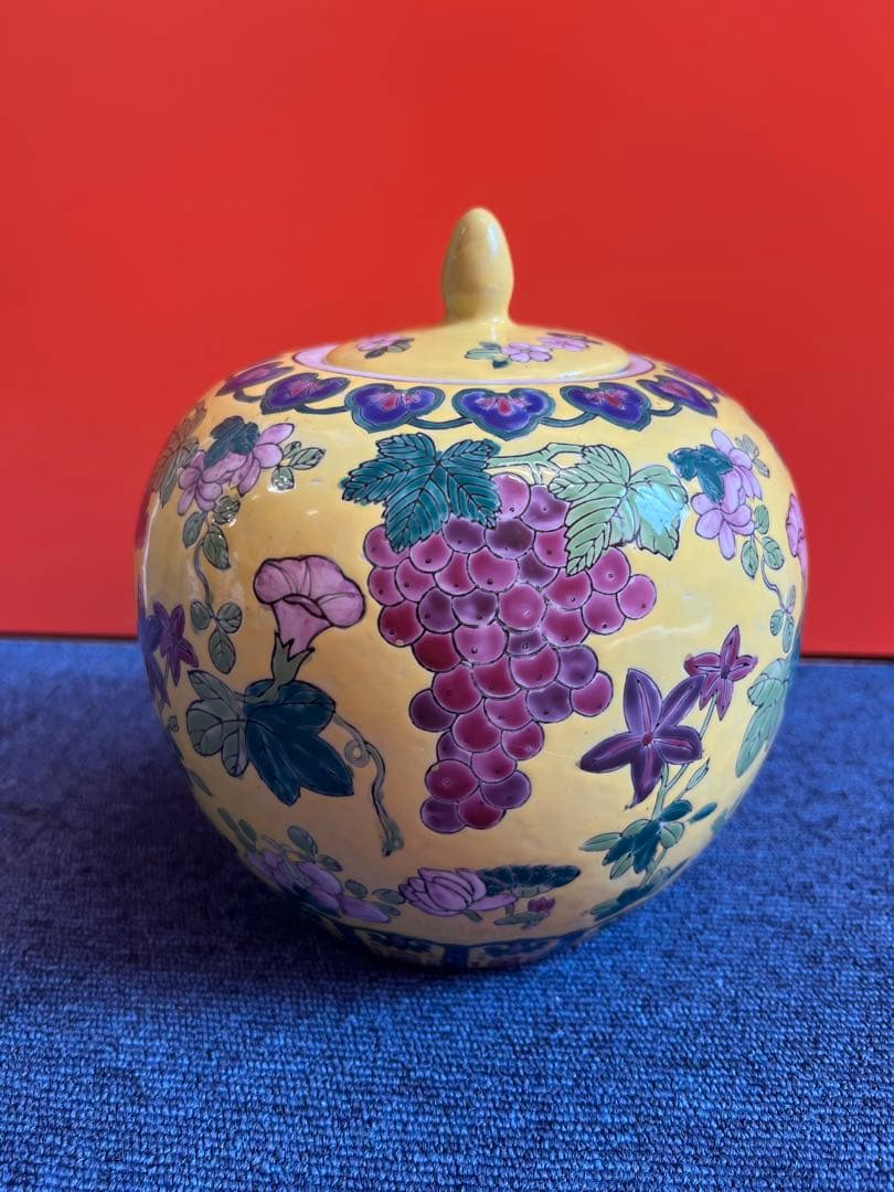 1060  中国古美術　骨董　花卉葡萄紋壺　時代物