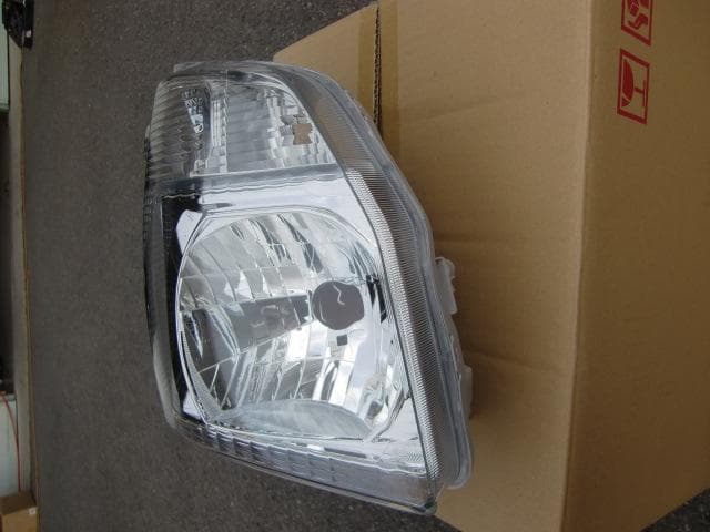 キャリイトラック　DA16T　右ヘッドランプ