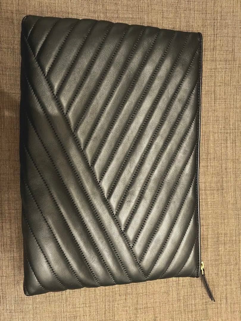 ポ*チ様 クリスマス　大幅値下げ　新品未開封‼️Tory B urch クラッチ