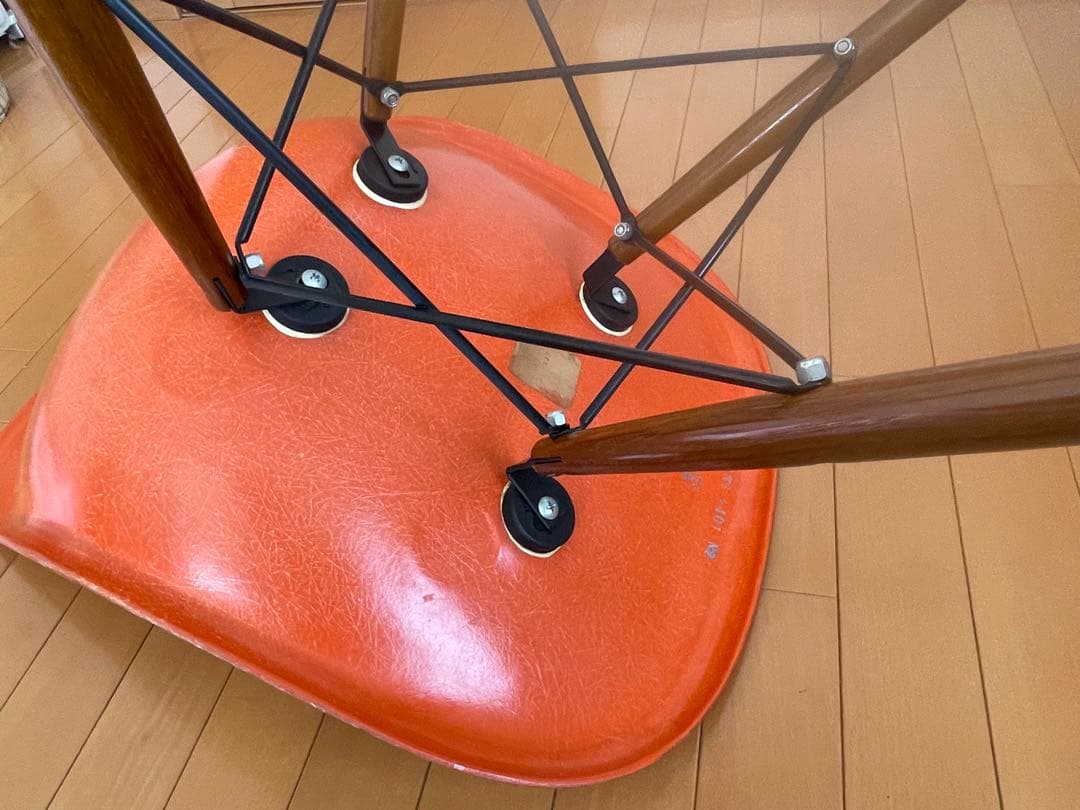 イームズ　イス　オレンジ　脚無し