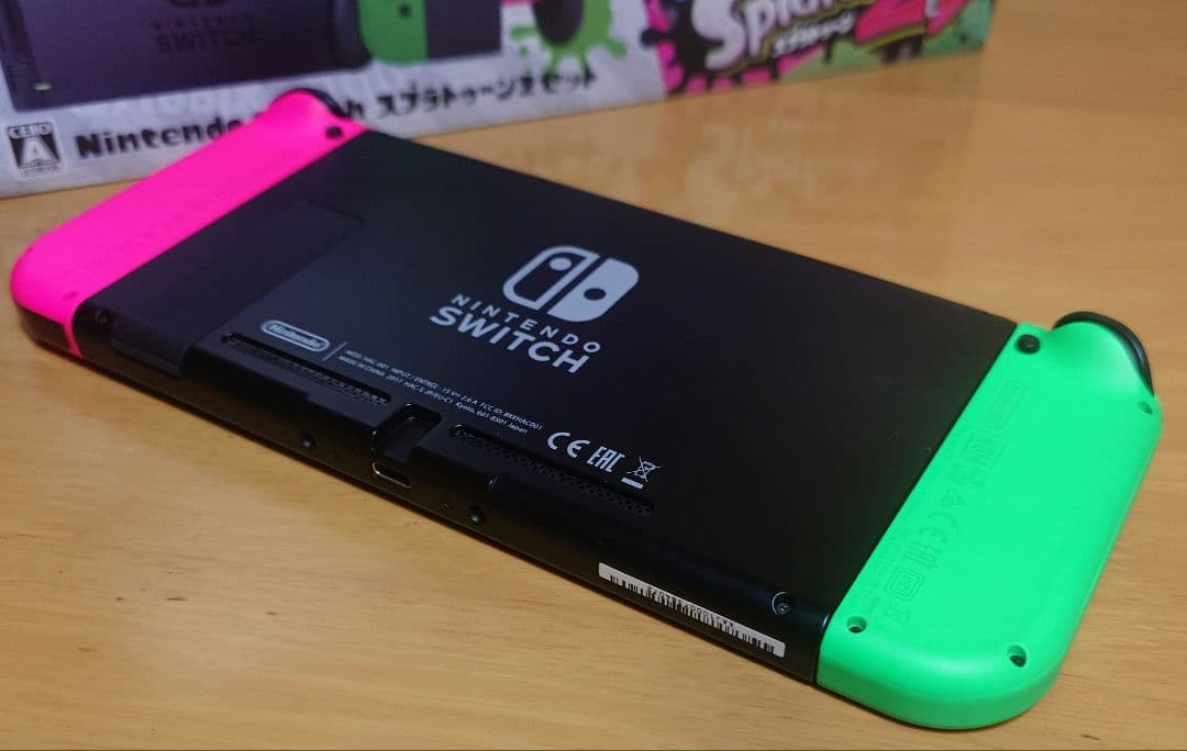 任天堂Nintendo Switch（本体）＆スプラトゥーン2セット　中古品