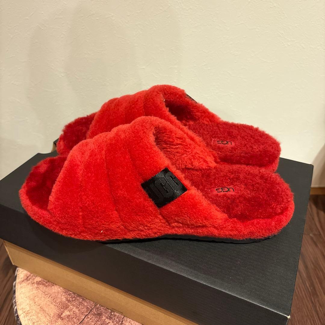 UGG レッド フリース スリッパ