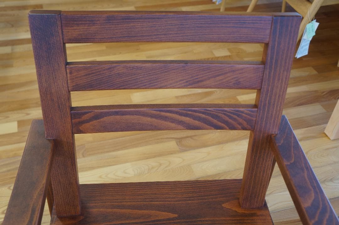 値下げしました！！。木製手掛け付き椅子