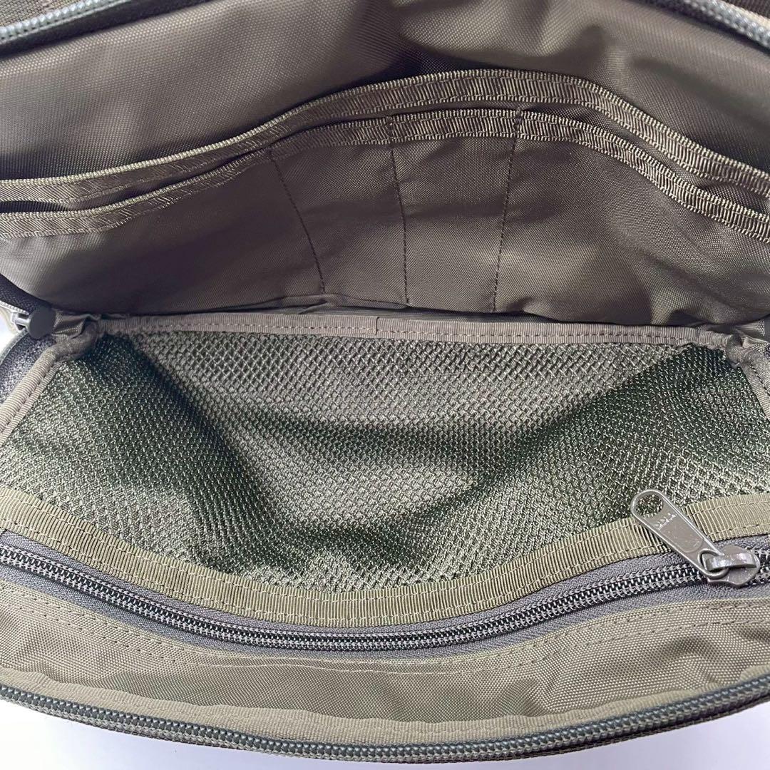 極美品　ブリーフィング　ショルダーバッグ　ナイロン　多機能収納　オリーブ