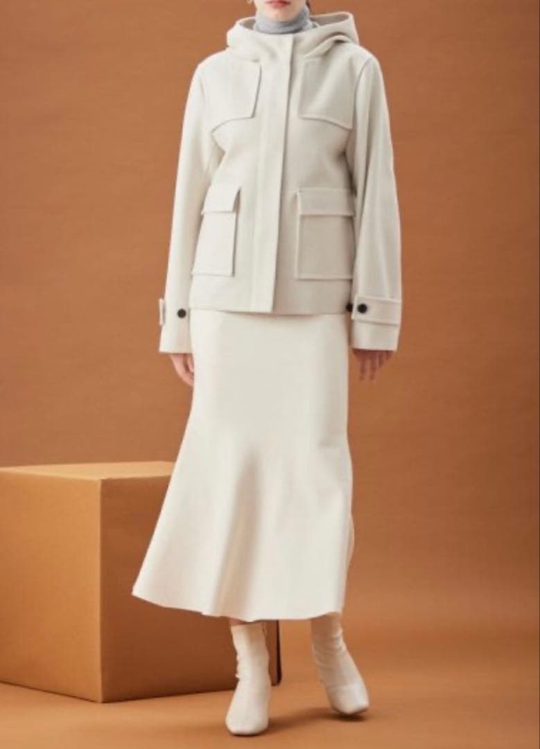 120/352 新品ベイジ ショートコートマフラー