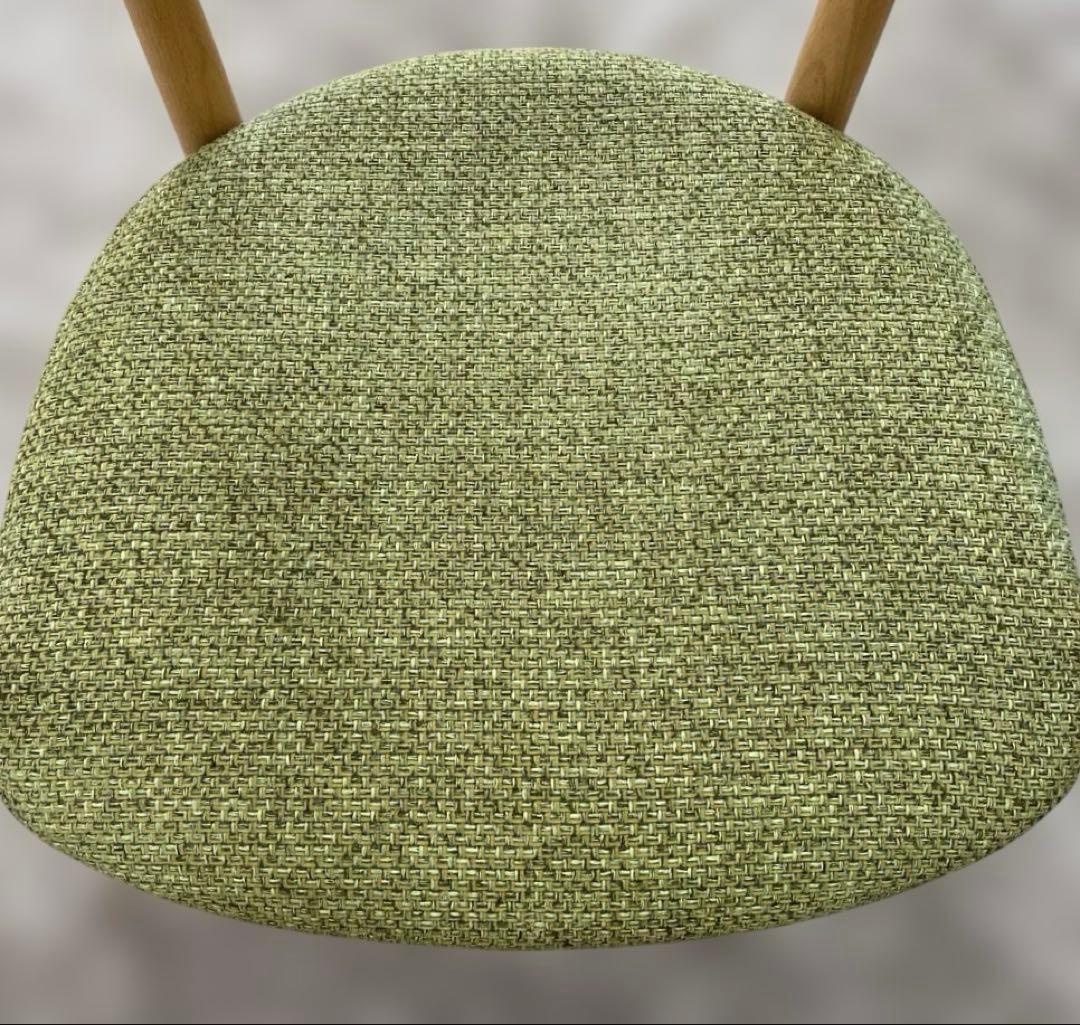 飛騨産業 クレセント(CRESCENT) 木製アームチェア 緑色の布張り