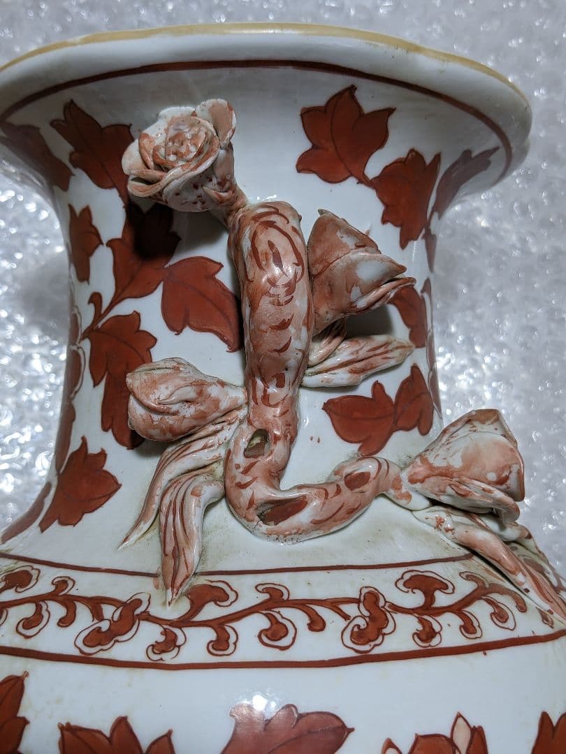 ♦中国陶磁器 紅釉花卉文様 貼花 蕾花双耳瓶 花瓶 民国時代 華東堂製 骨董品