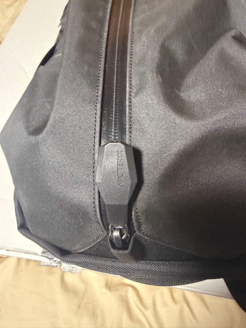 極美品　現行　arc'teryx arro22