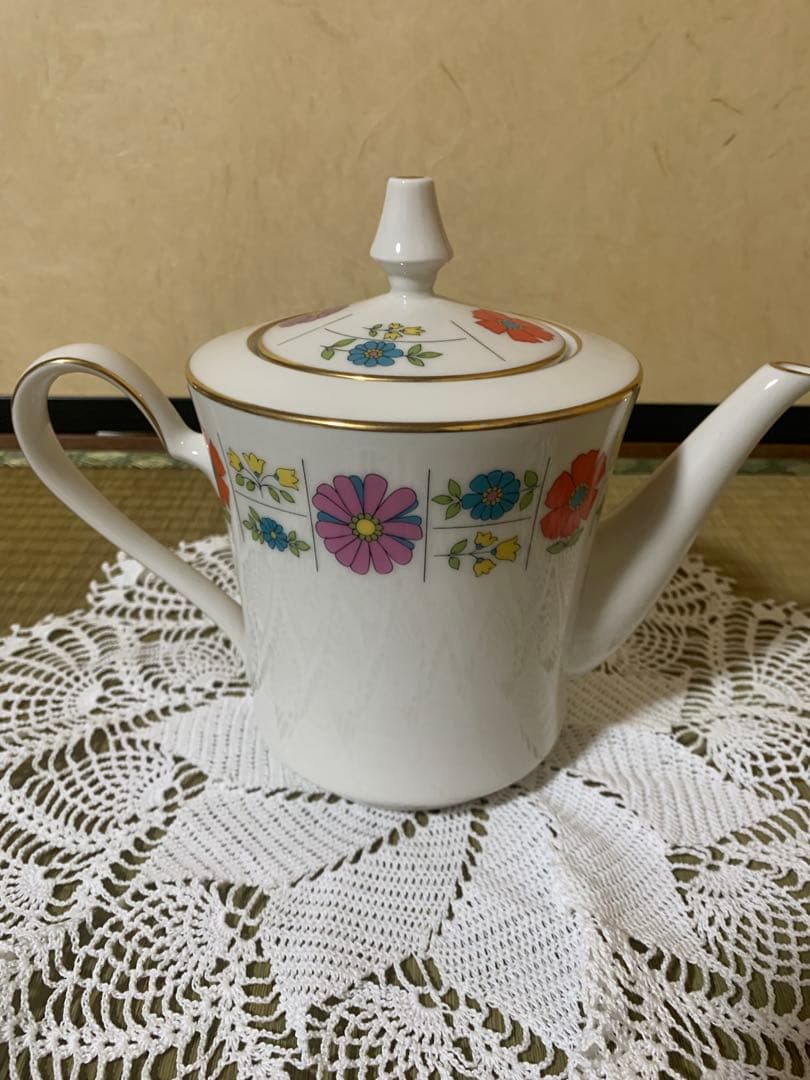 ノリタケ　昭和レトロポップ　ポット＆クリーマー　アイボリーチャイナ
